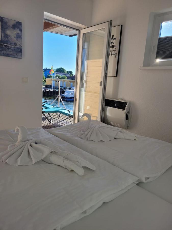 ホテル 4 Sterne Dtv Floating House Kröslin エクステリア 写真