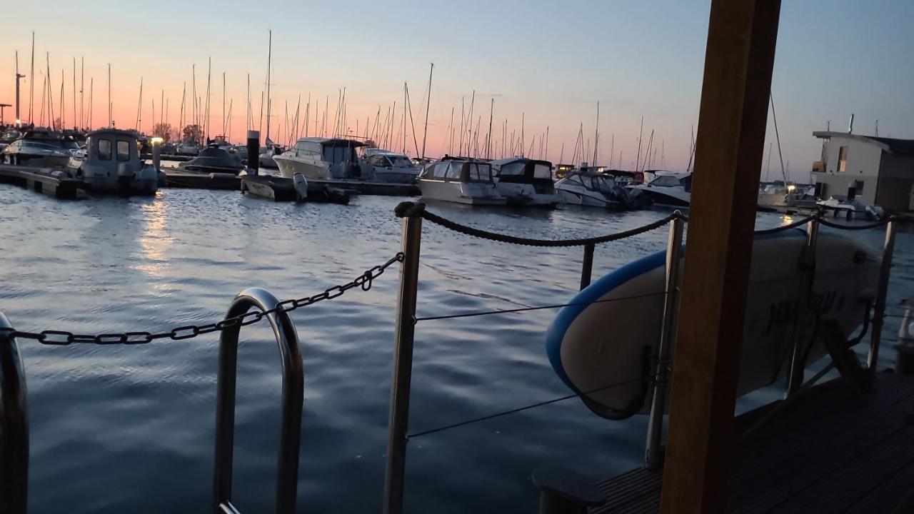 ホテル 4 Sterne Dtv Floating House Kröslin エクステリア 写真