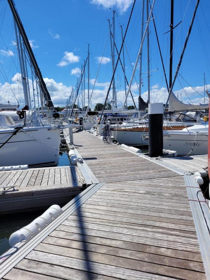 ホテル 4 Sterne Dtv Floating House Kröslin エクステリア 写真